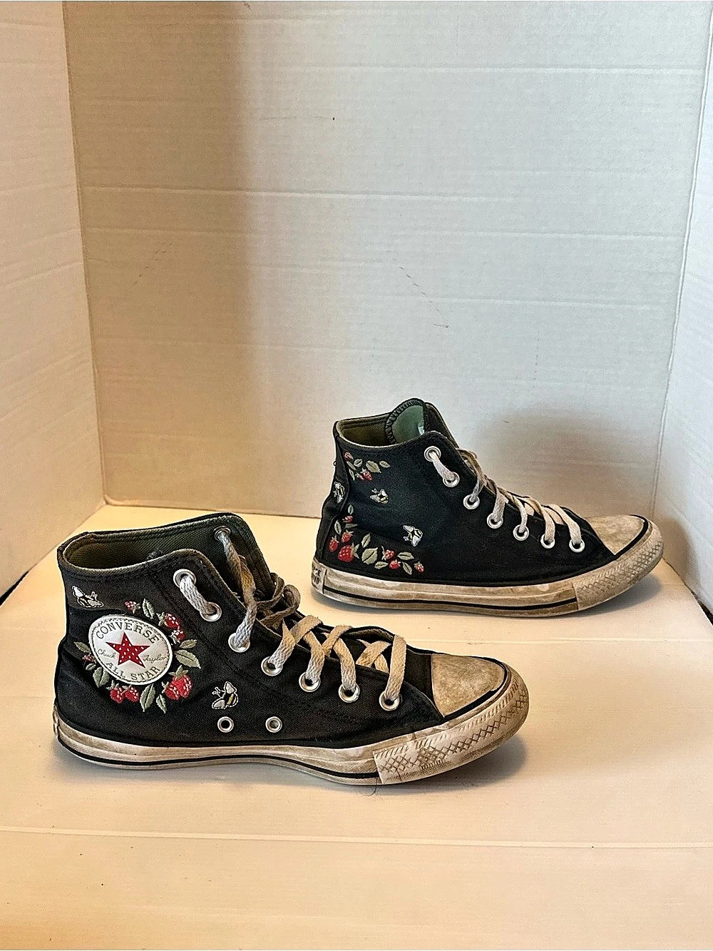 Converse Chuck Taylor All Star Floral Bee High Top Sneakers US 8